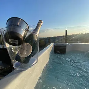 Liege Luxe & Jacuzzi Sous Les Etoiles , Saint-Nicolas (Liege) Belgique